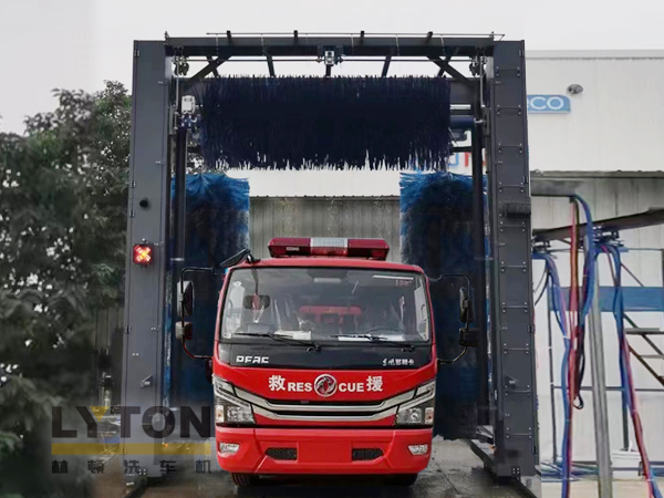 大型通道式巴士洗車機(jī) 通道式洗車方式 廣泛應(yīng)用于各全國(guó)各大城市公交系統(tǒng)等