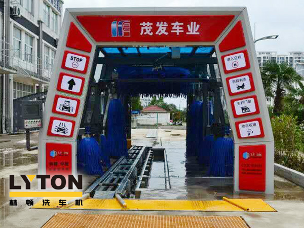 南京林頓電腦洗車機高壓沖洗、仿型超柔刷洗、自動計量噴灑洗車液、亮光蠟及強力仿型風干等自動洗車工藝操作。