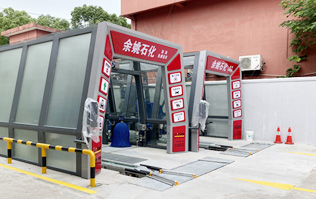 寧波余姚石化陽明西路站選配林頓FX11系列隧道式洗車機2套！加油免費洗車，讓利于民，讓老百姓享受到真正的實惠！