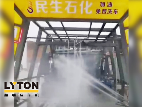 黃色款林頓FX-11系列隧道式連續(xù)全自動(dòng)洗車(chē)機(jī)設(shè)備，外表高壓沖洗、仿型超柔刷洗、輪刷清洗等，眾多客戶選擇！