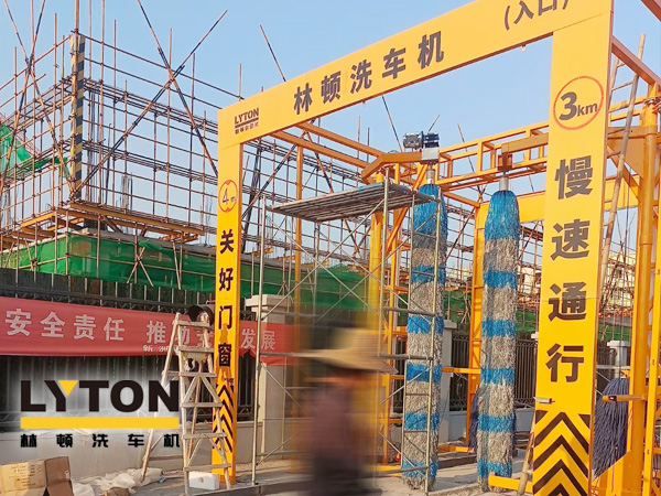 高自動化程度、洗車數(shù)量大、占地面積小！林頓大型通道式巴士洗車機普遍適用于城市公交場站