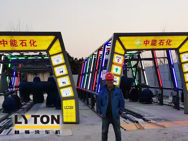 疫情時期，為減少人員接觸，加油站“無接觸”智能全自動洗車機(jī)服務(wù)受車主青咪
