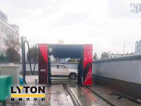 云南玉溪中石化選擇林頓龍門往復(fù)式全自動洗車機！場地適應(yīng)性強！高效清洗！